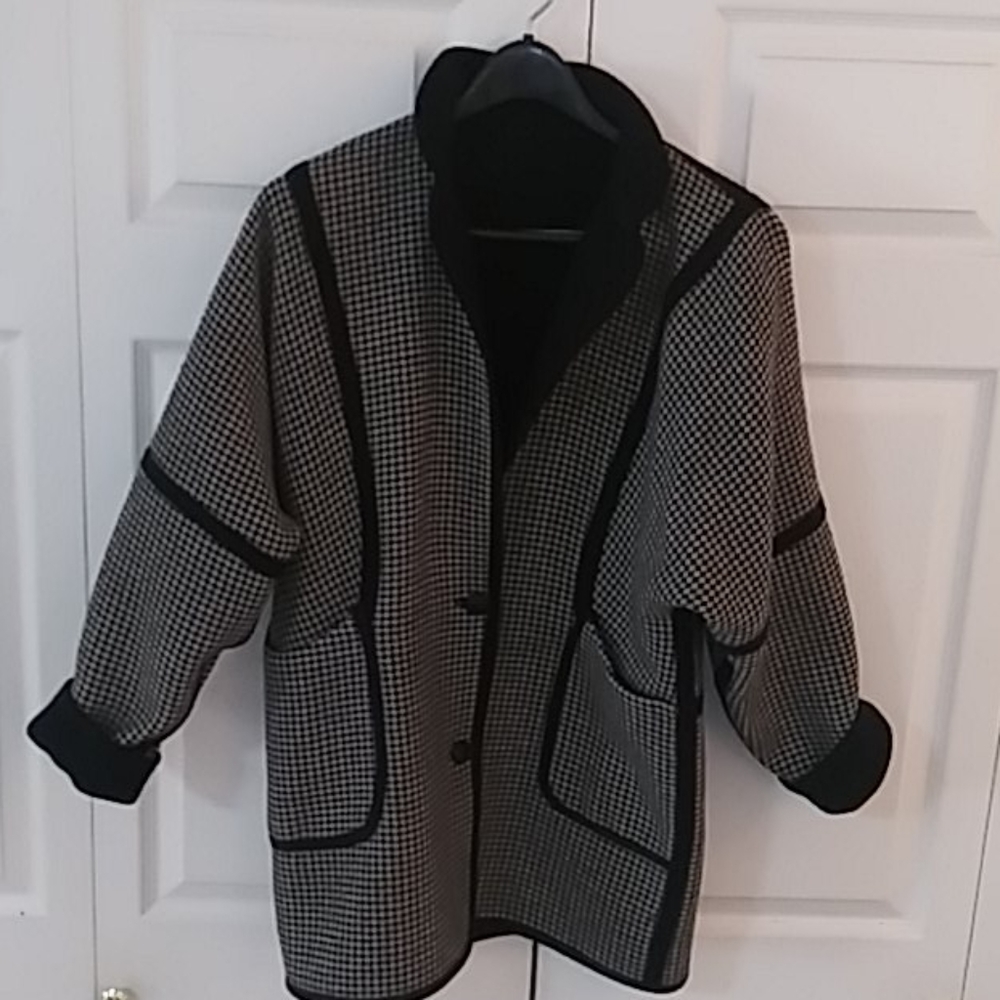 Luxurious Wool Reversible Houndstooth Coat
